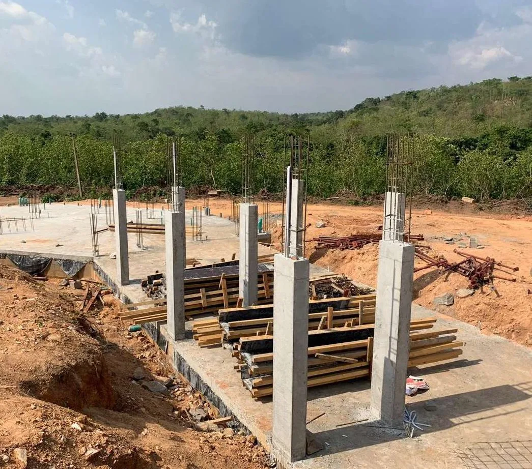 Colonnes préfabriquées pour un entrepôt