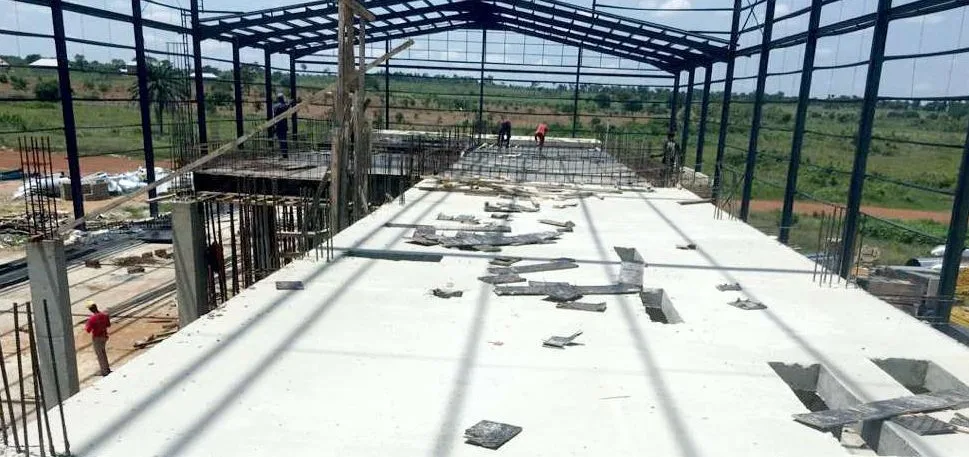 Travaux de dalle de sol d'entrepôt